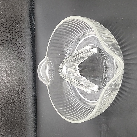 Vintage Clear Ribbed Glass Juicer 8" X 6" - Picture 4 of 7
